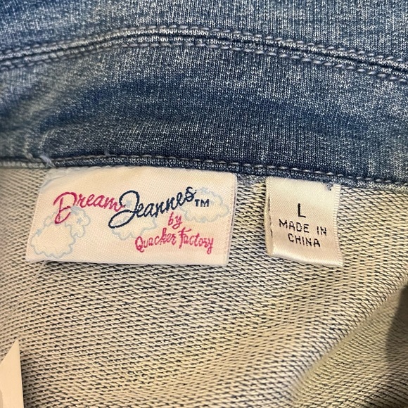 Quacker Factory Dream Jeannes Light Wash Studded Heart Denim Jacket Size L NWT - Picture 7 of 7